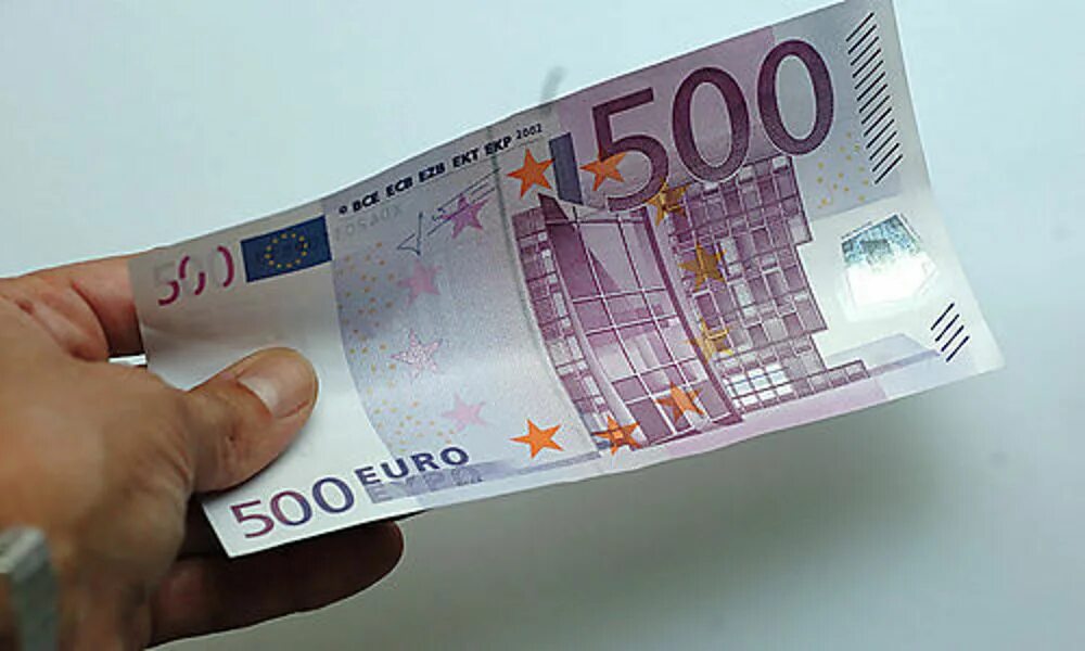 500 000 рублей в евро. 500 Евро. 500 Евро фото. 500 Евро в руке. 500 Euro в руках.