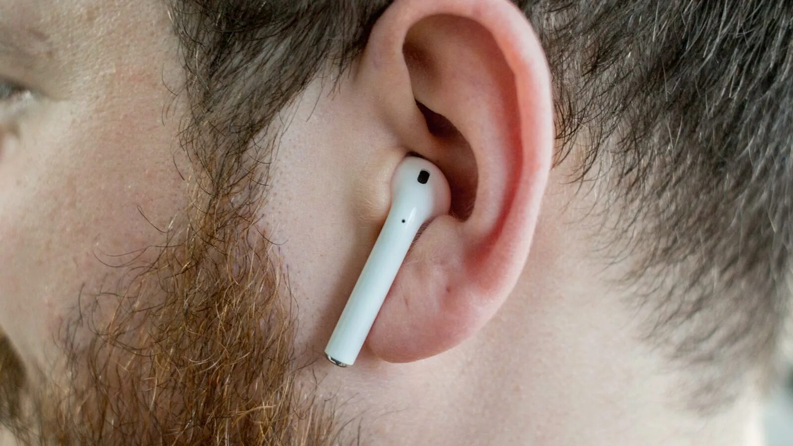 AIRPODS Pro в ушах. AIRPODS В ухе. Беспроводные наушники AIRPODS Pro в ушах. Аирподс про в ухе. Airpods выпадают из ушей