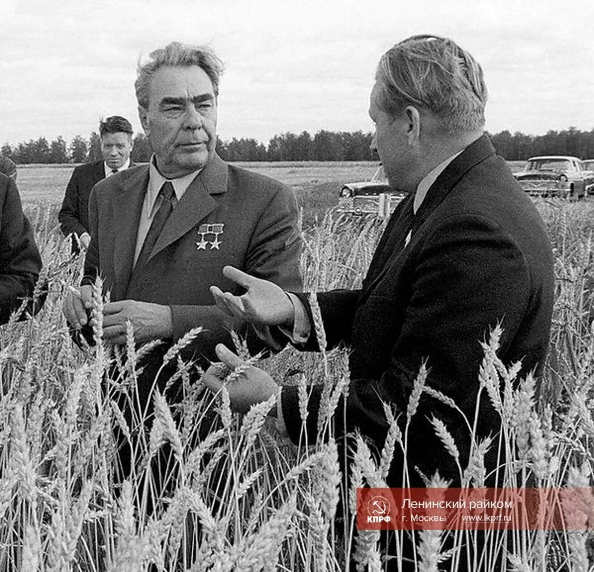 Ведомство времен ссср. Брежнев 1960. Брежнев 1 секретарь ЦК Молдавии. Брежнев на Алтае 1972.