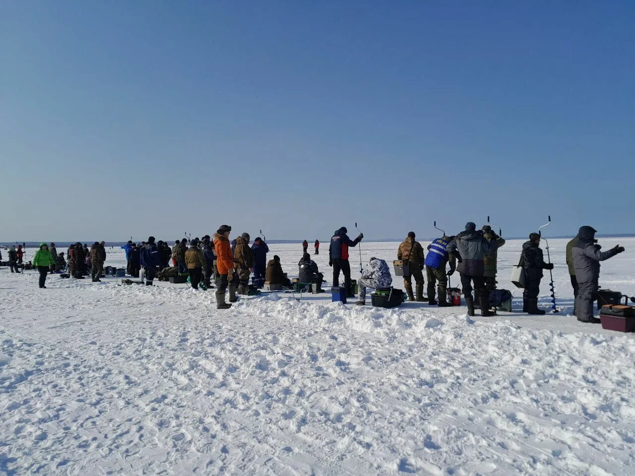 Рыбомания 2023. Зимняя рыбалка. Рыбалка на озере. Лед на озере. Рыбомания 2024 чита