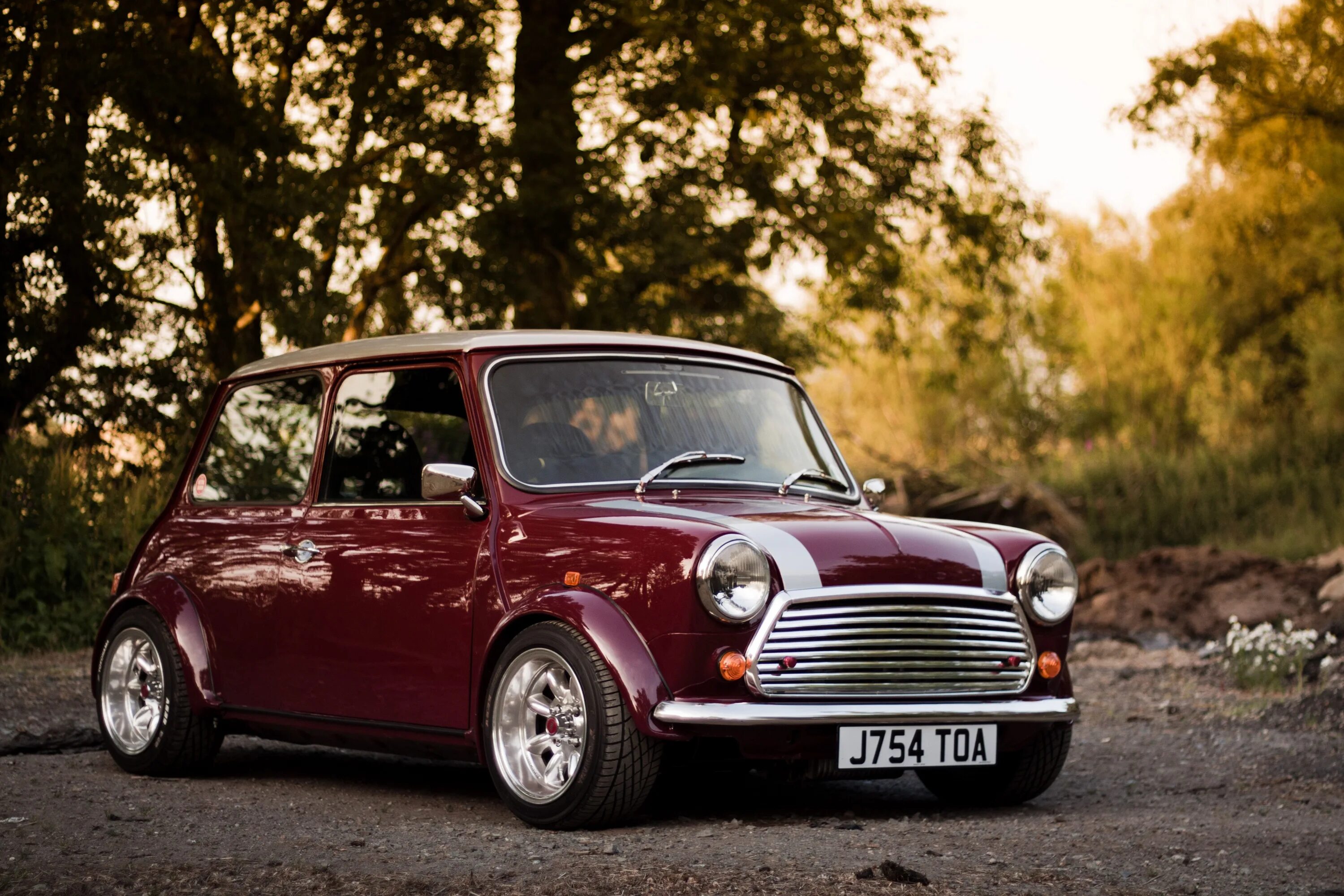 Mini Cooper 1968. Мини Купер классика. Мини Купер старый. Mini Cooper 1960 стенс. Classic mini купить