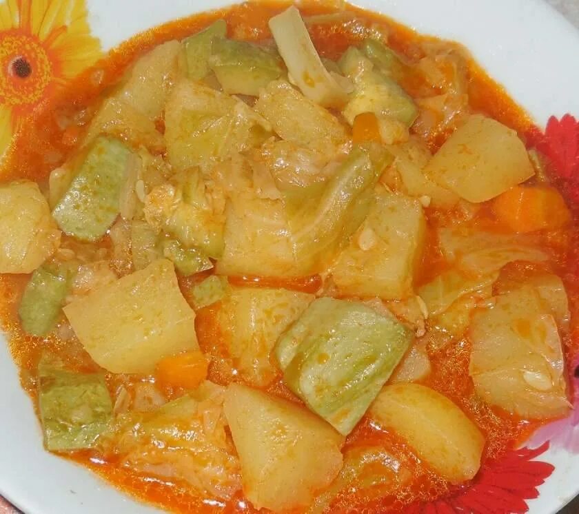 Рагу из овощей с картошкой и капустой. Кабачка овощное рагу с кабачками. Овощное рагу с кабачками и картошкой. Овощное рагу с кабачками капустой. Овощное рагу ( капуста, картофель, лук,морковь, перец).