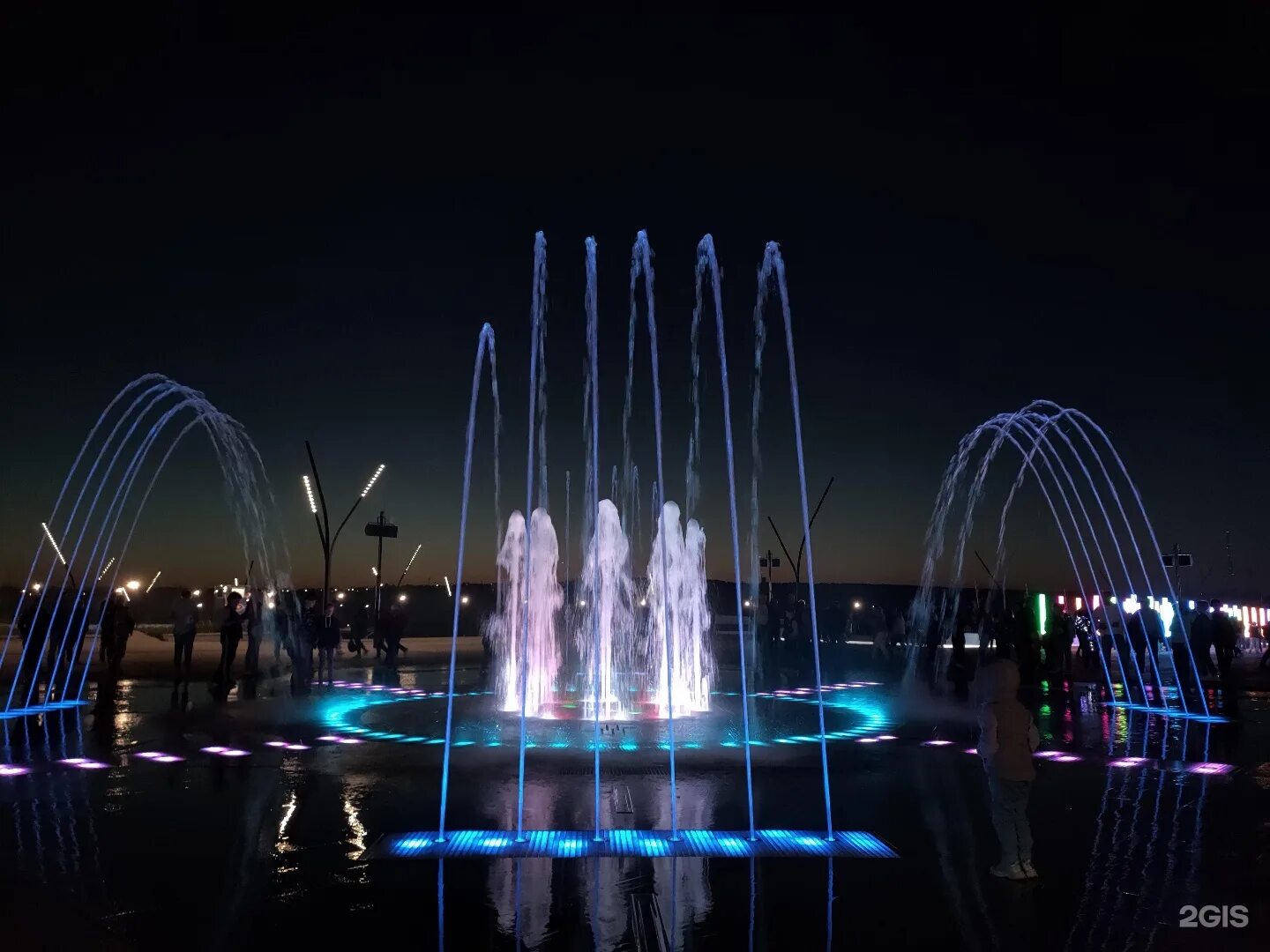 Куда сходить в магнитогорске развлечения. Парки в магнитогорске лукоморье. Фонтан в парке притяжение магнитогорск. Куда сходить в магнитогорске развлечения. Город магнитогорск аквапарк водопад чудес.