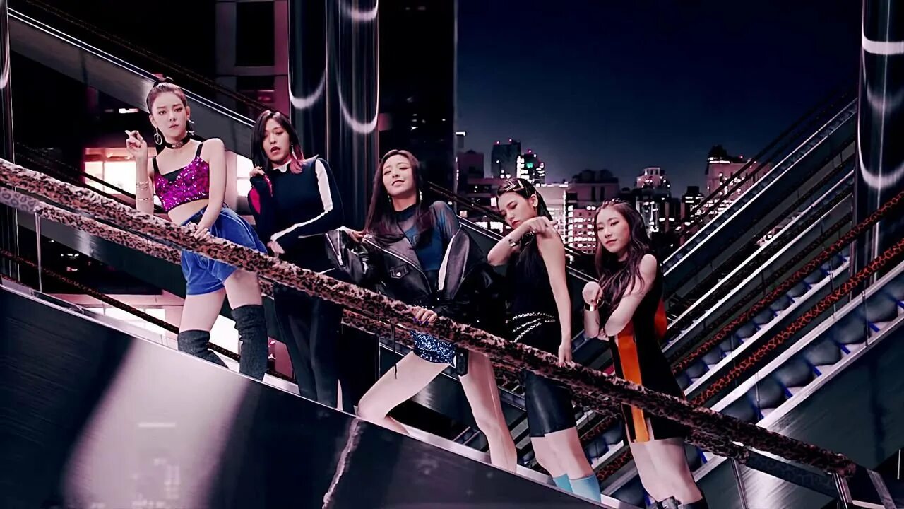 Итзи антачбл. Группа itzy. itzy kpop. итзи далла далла. реджи itzy.
