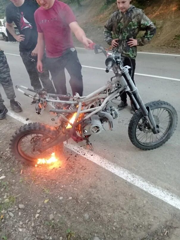 Дракино мотокросс. Wels 150 питбайк. Питбайк стант. Питбайкер на аву. Питбайкер.