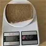 Кусочек хлеба в граммах. Вес хлеба. Сколько калорий в 100 гр черного хлеба. Кусок блокадного хлеба. Сколько грамм в ломтике хлеба.