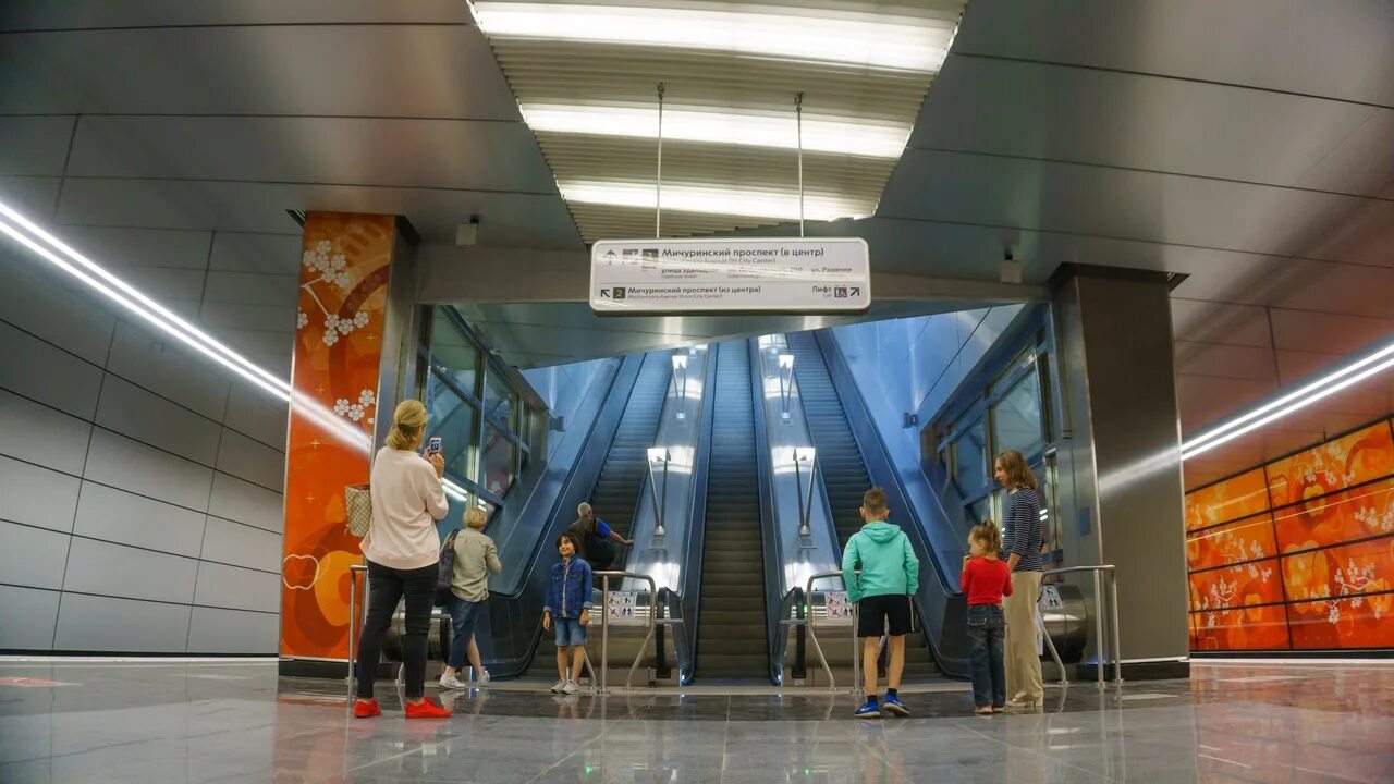 Солнцевский проспект метро. Мичуринский проспект (станция метро, солнцевская линия). станция мичуринский проспект эскалатор. станция мичуринский проспект ксл. мичуринский проспект станция метро.