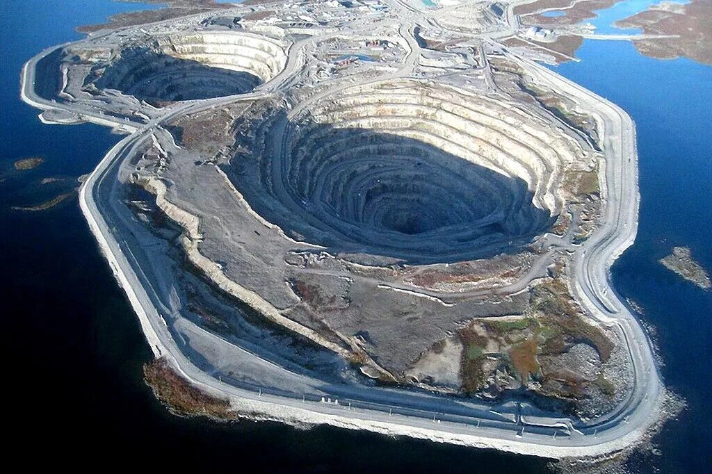 Алмазная шахта Диавик Канада. Карьер Дьявик Канада. Алмазный рудник Дьявик. Кимберлитовая трубка Мирный.