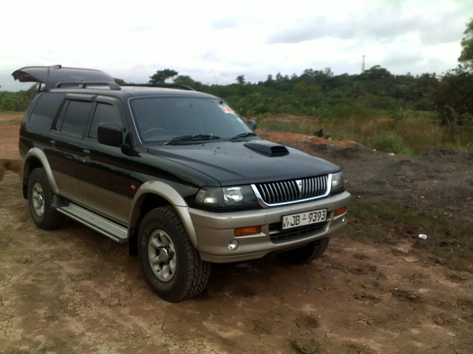 Mitsubishi pajero sport бензин. Mitsubishi Pajero Sport 1999. Митсубиси Монтеро спорт 1999. Митсубиси Монтеро спорт 2004. Паджеро спорт 2004.