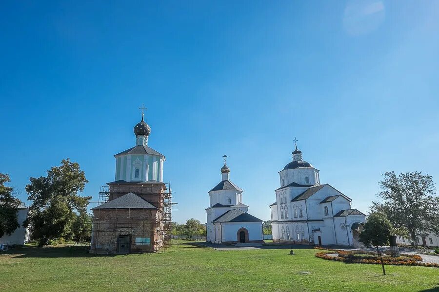 Свято николаевский мужской монастырь рыльск. Рыльский Свято-Николаевский мужской монастырь. Николаевский монастырь Рыльск. Курск Рыльский монастырь. Рыльский монастырь официальный сайт Свято-Николаевский.