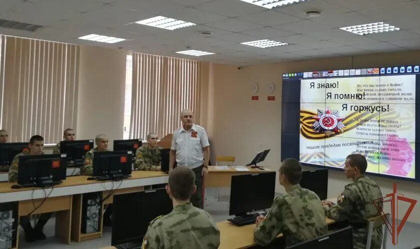 Военно политическое информирование офицеров проводится. Военно политическое информирование.