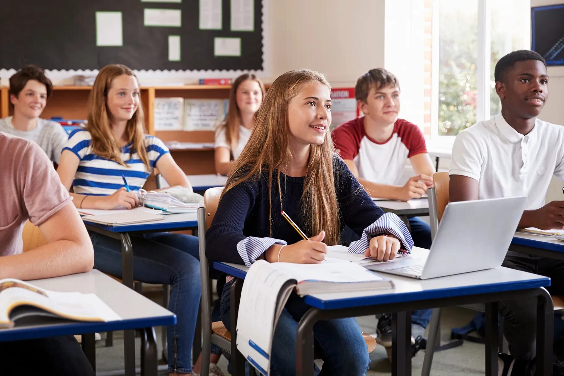 Student school 21. Student school 21. Дети в школе. Старшая школа малибу. Student school 21.