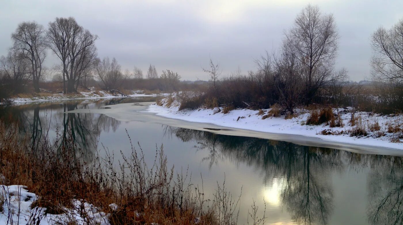 Река теша Арзамас. Река тёша Нижегородской области. Река теша зимой. Весенняя оттепель в пасмурную погоду. Река пасмурная