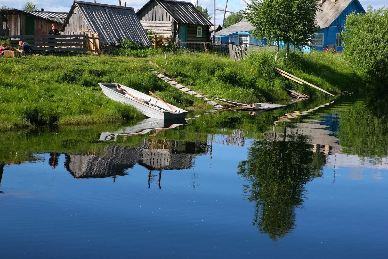 Деревня расположена на берегу реки. Деревня речка карелия. деревня порожки карелия. щеккила карелия. деревня кутчезеро карелия.