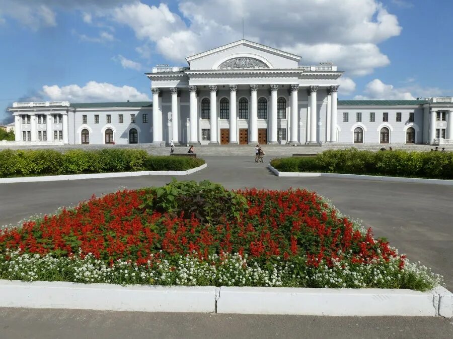 дк окунева нижний тагил зал. нижний тагил дворец дк имени окунева. дворец культуры увз нижний тагил. дворец культуры имени окунева. дворец культуры имени окунева.