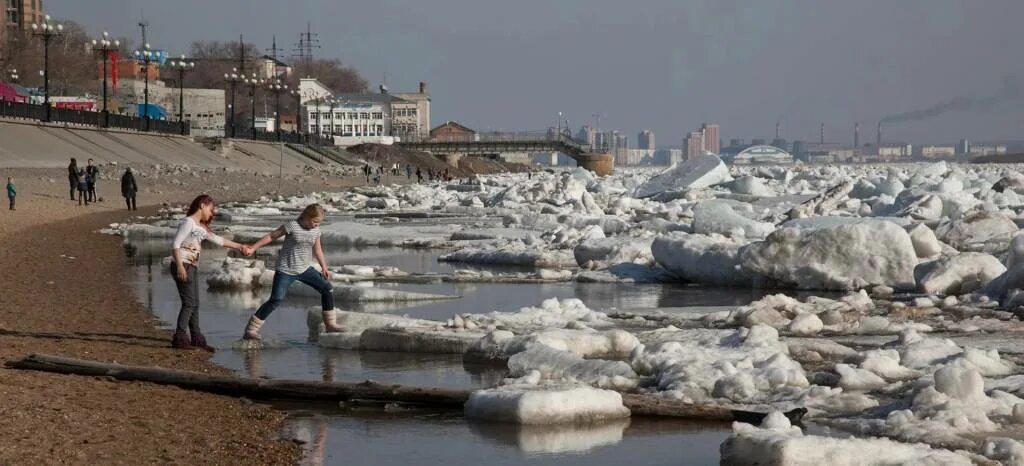 Ледоход Амур Хабаровск. Хабаровск набережная ледоход. Ледоход на Амуре 2023 Хабаровск. Хабаровск река Амур ледоход. 15 апреля хабаровск