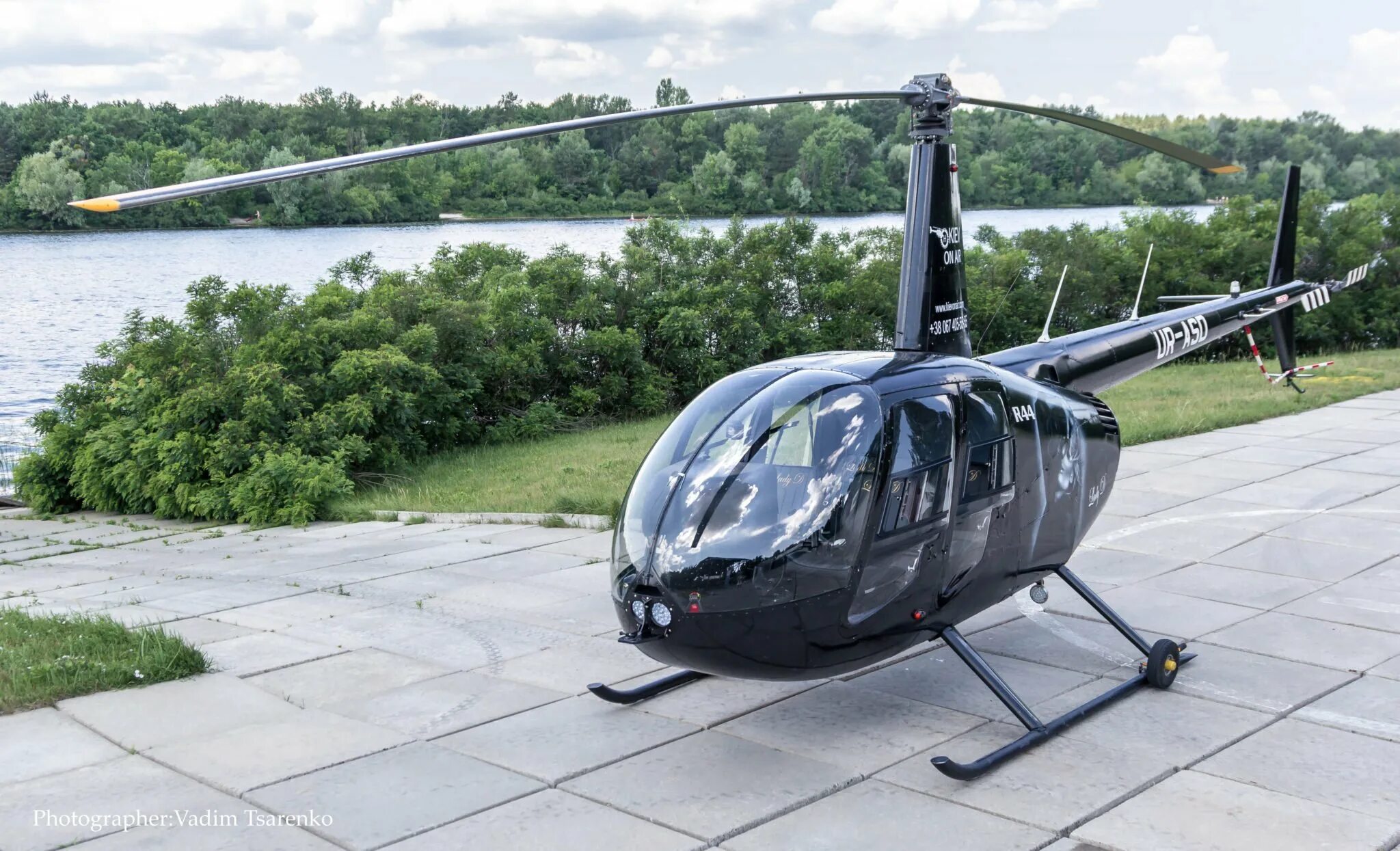 Вертолет r44. Вертолёт робинсон 44. вертолет робинсон r44. вертолет robinson r44 пассажирский. вертолет робинсон р44.