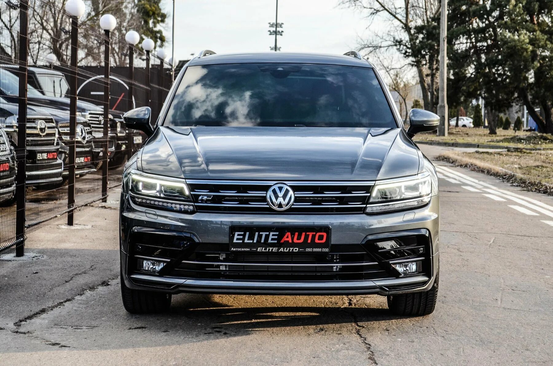 Vw r line. Volkswagen tiguan r line. tiguan rl. тигуан р лайн 2019. фольксваген тигуан 2019.