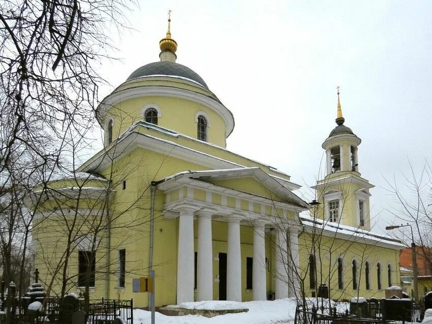 Троицкая церковь на пятницком кладбище москва. Церковь троицы живоначальной на пятницком кладбище. Церковь троицы живоначальной на пятницком кладбище. Храм живоначальной троицы на пятницком кладбище. Троицкий храм на пятницком кладбище.