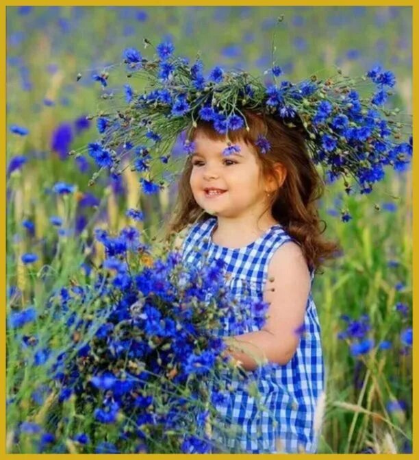 Света васильков. Девочка с васильками. Луговые цветы. Девочка с цветами летом. Дети и природа.