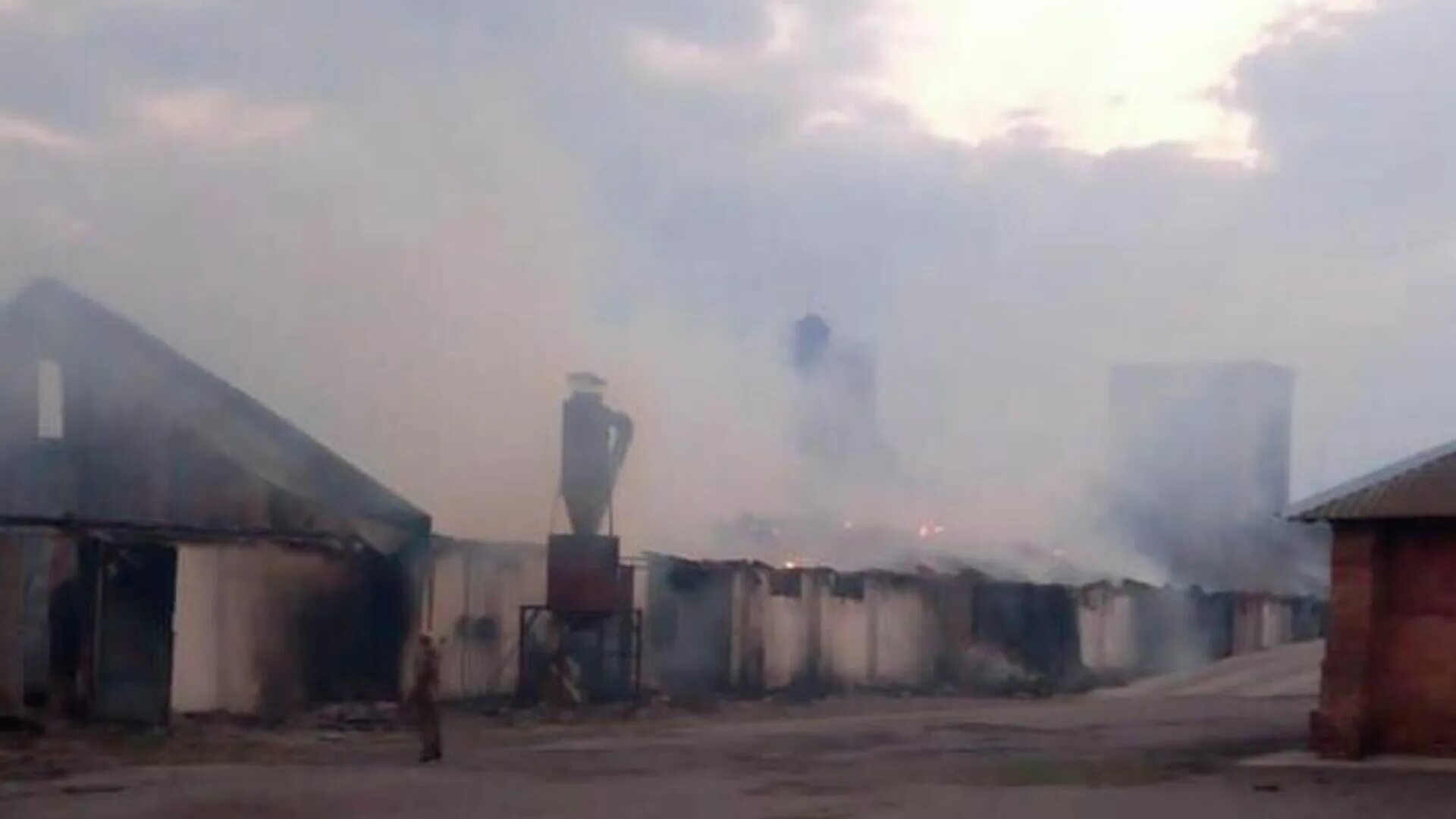 Труба всу. Зерновой обстрел. Газ горит. Взрыв газопровода вчера. Обстрел токмака запорожской области.