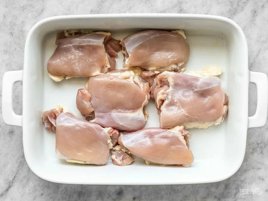 Отварные бедра курицы. Бедро куриное. филе бедра. бедро курицы. бедро бескостное куриное.