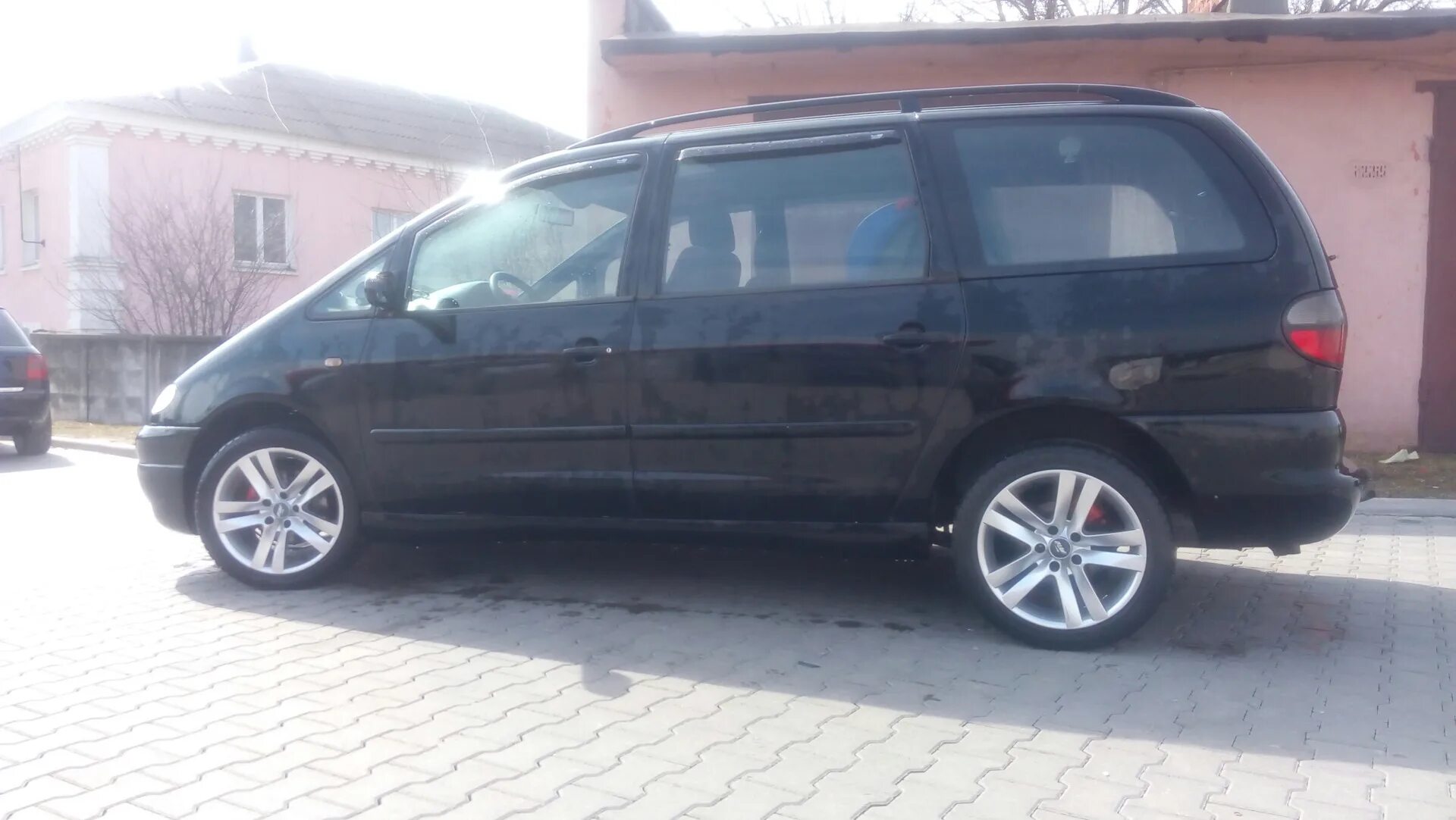 Диски на шаран 1. Фольксваген шаран r17. Sharan 2001 r18. Vw sharan r17. Диски на фольксваген шаран.