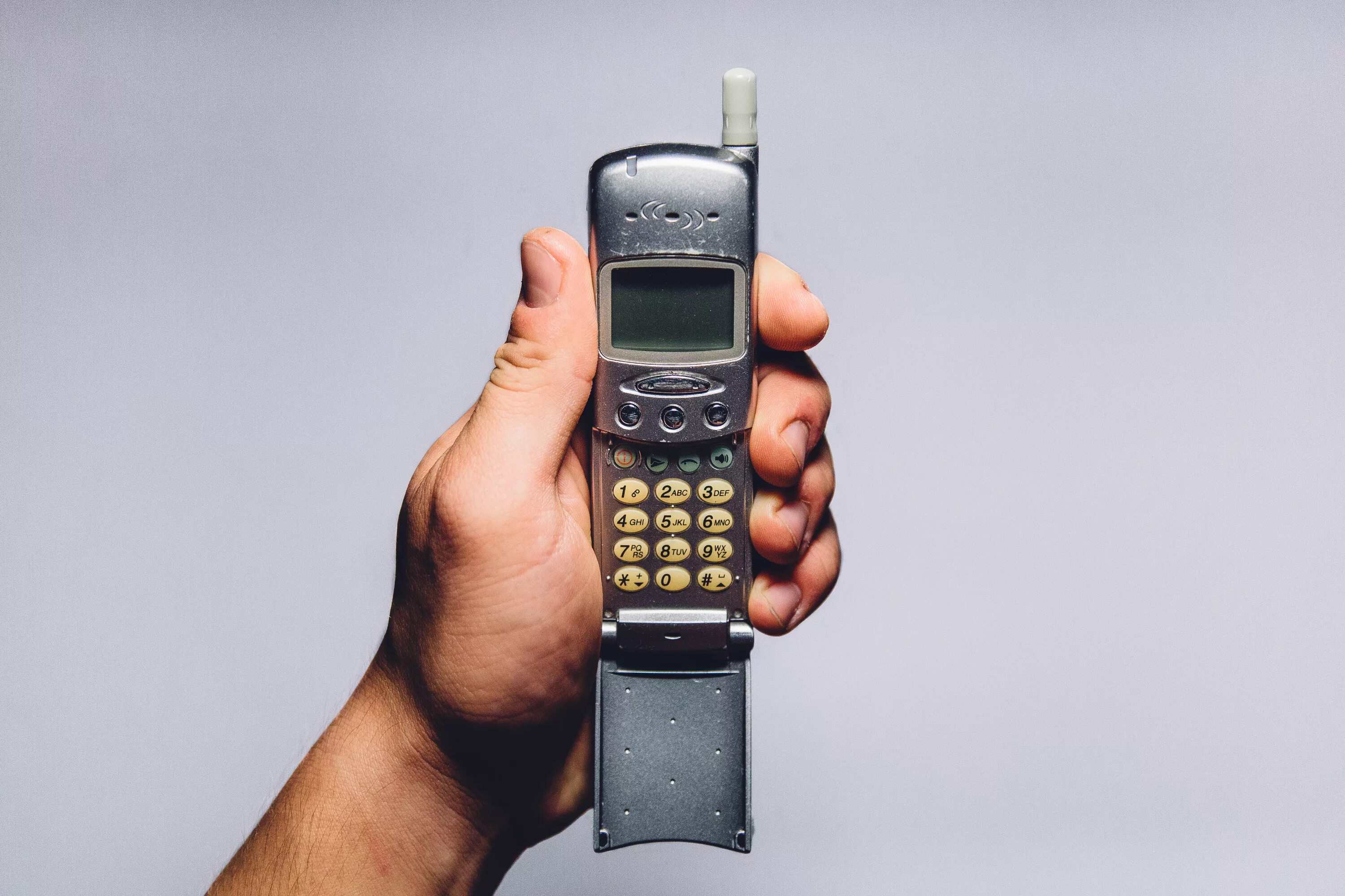 Собственная мобильная связь. Сотовый телефон. Старые мобильники. Старые мобильные телефоны. Сотвой телфон.