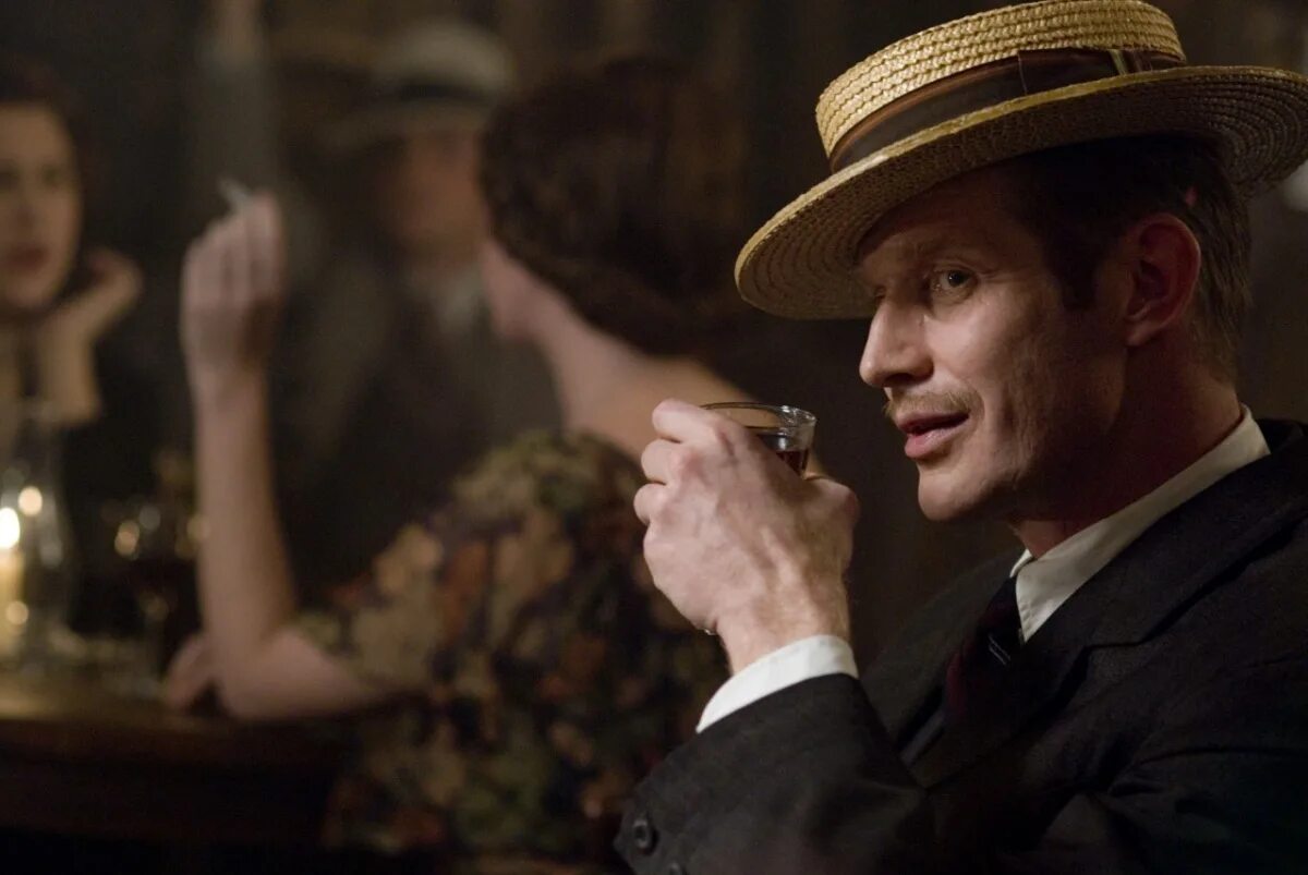 Бенджамин баттон 2008. Бенджамин батонфильм 2018. Бенджамин баттон 2008. Бенджамин баттон 2008. Загадочная история бенджамина баттона в качестве.