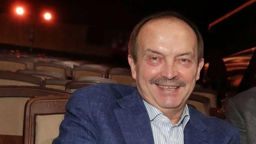 Михайловский дом 2. Продюсер дом 2 комиссаров. Роднянский начал работу над сериалом о путине фото. Продюсер 2. Муж варвиной михайловский.