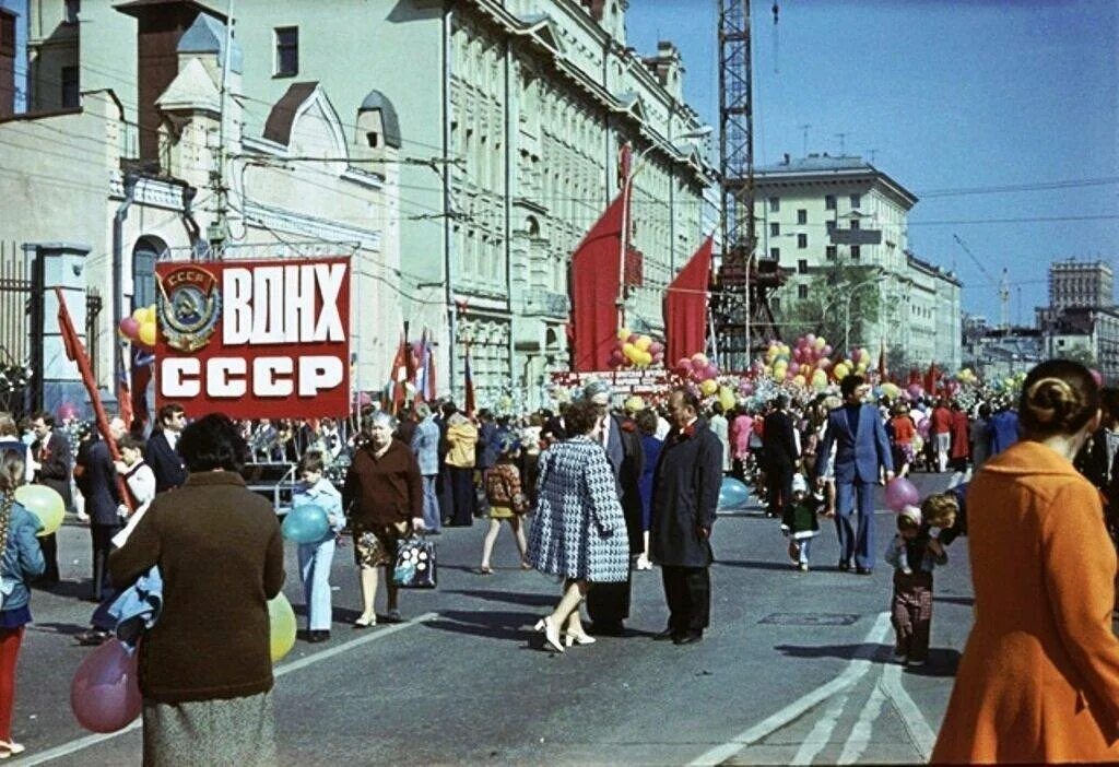 1 мая в советские годы. Первомай демонстрация СССР. Москва СССР Первомай. Демонстрация 1 мая в СССР. Первомайская демонстрация в СССР 1950.