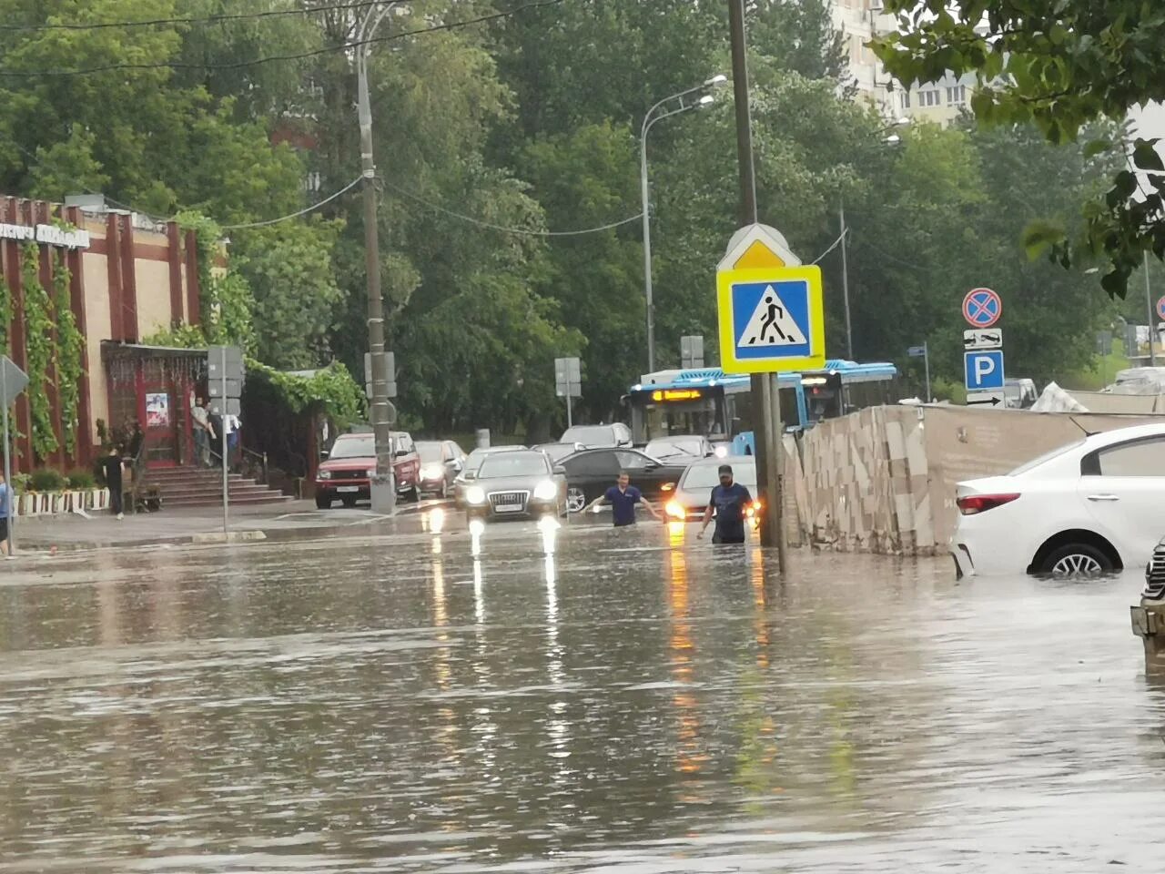 Потоп в Москве 28 июня 2021. Ливень в Москве 28 06 2021. Ливень в Москве 28 июня. Москву затопило 28 июня. 28 июнь 2013