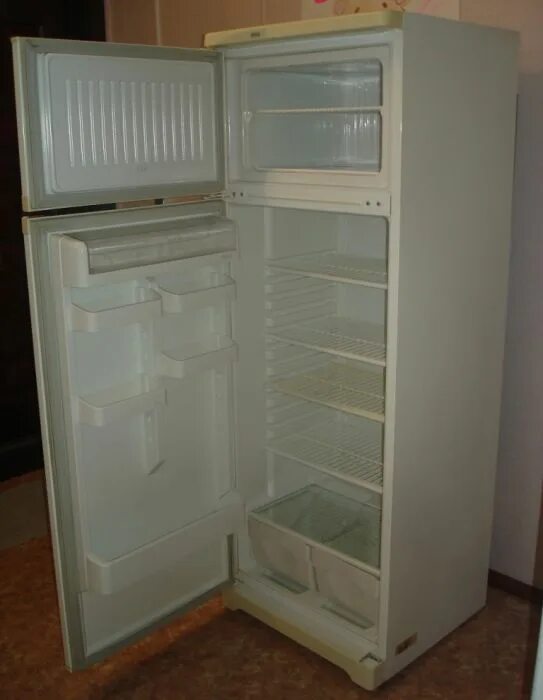 Холодильники 2000 год. Холодильник Stinol (Стинол) 256 ,. Холодильник Стинол 8095. Холодильник Stinol 242q. Стинол 242 двухкамерный.