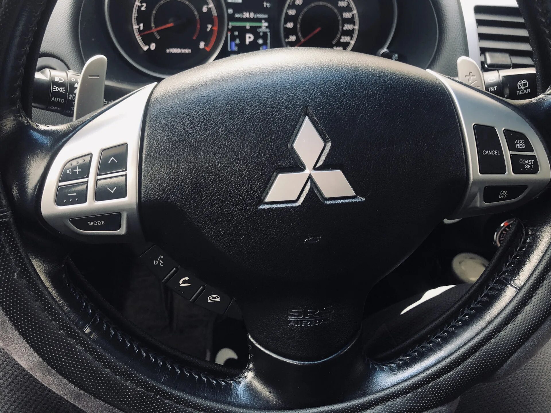 Кнопка руля аутлендер. Кнопки руля аутлендер 3. кнопки руля mitsubishi outlander. кнопки на руль митсубиси аутлендер. руль митсубиси аутлендер xl.