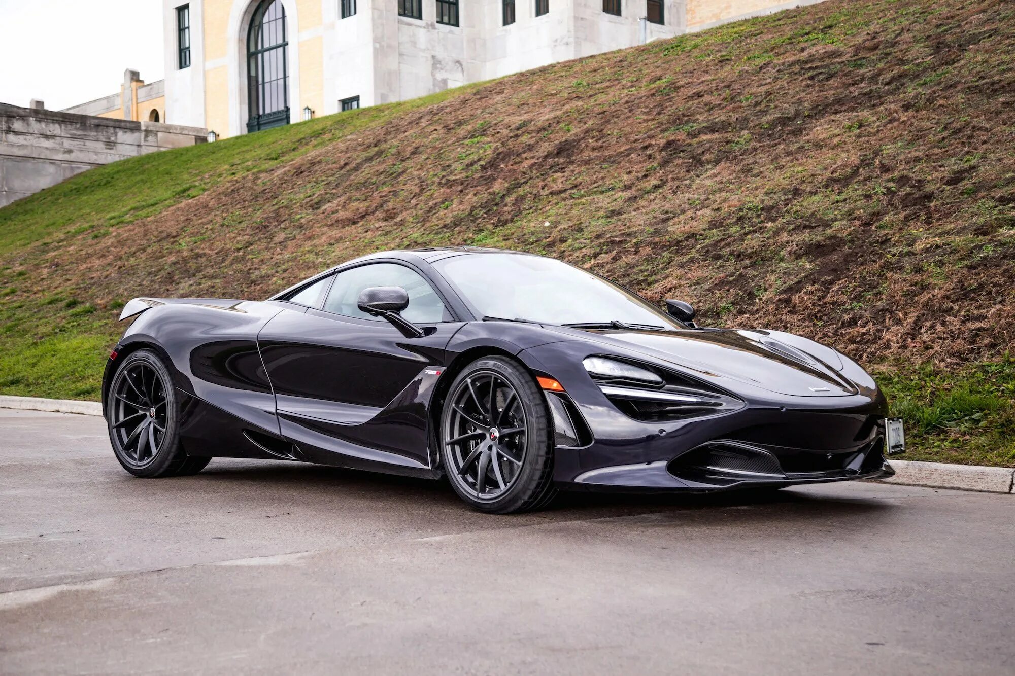 Макларен 720s цена. Макларен 720s. MCLAREN 720s черный. Макларен 720s Black. MCLAREN 720s чёрный матовый.