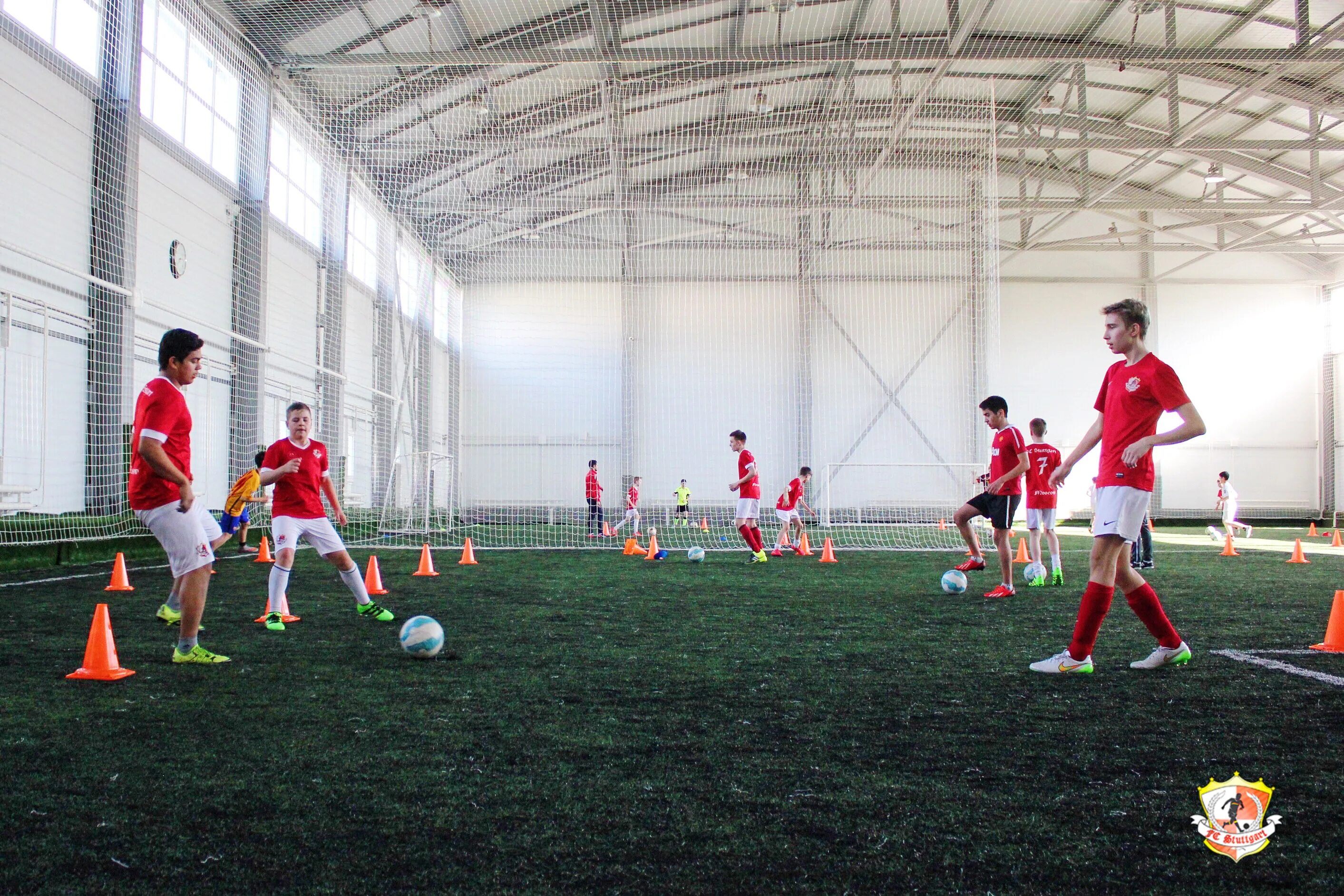 Football school. Футбольная школа Штутгарт. Футбольная школа Штутгарт в Москве. Футбольная школа Штутгарт Авиамоторная. FC Stuttgart в Москве.