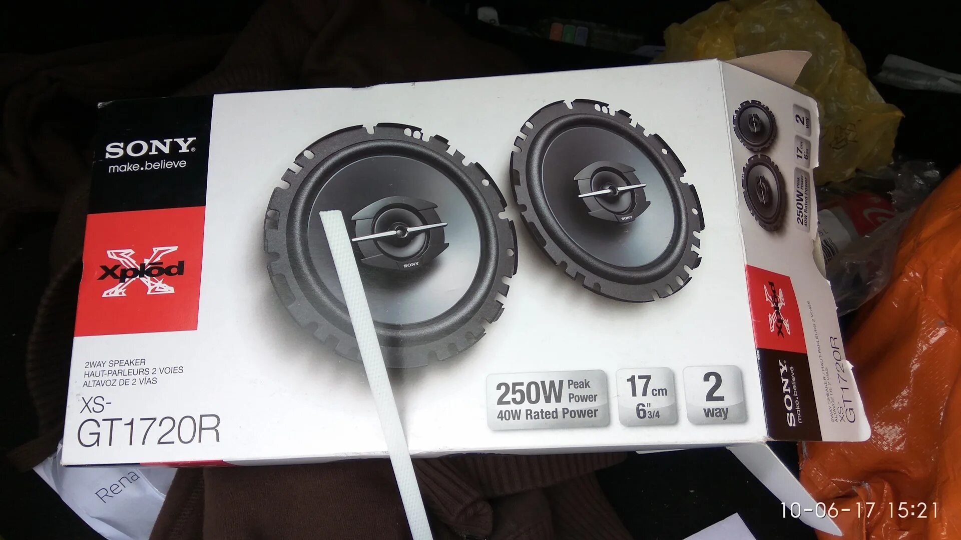 Размер динамиков логан 2. 4 штатные места под акустику. Логан 2 2018 штатные динамики. Штатные динамики дастер 1. Штатные колонки рено логан 1.