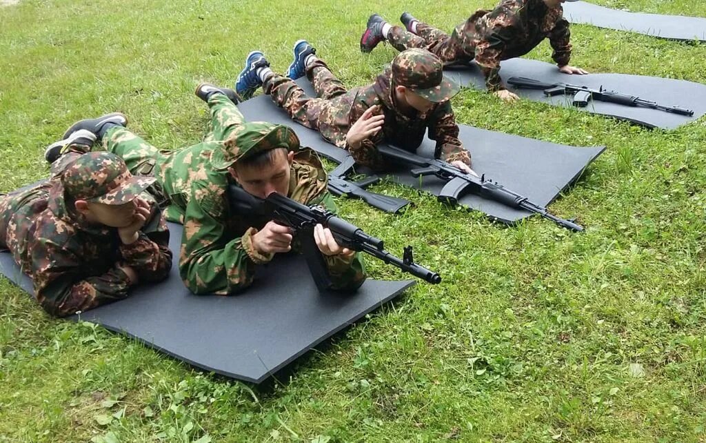 Военный лагерь герои. Военно-спортивные лагеря в США. Военно-патриотический лагерь для детей. Детский лагерь герои в Подмосковье. Военно патриотический лагерь.