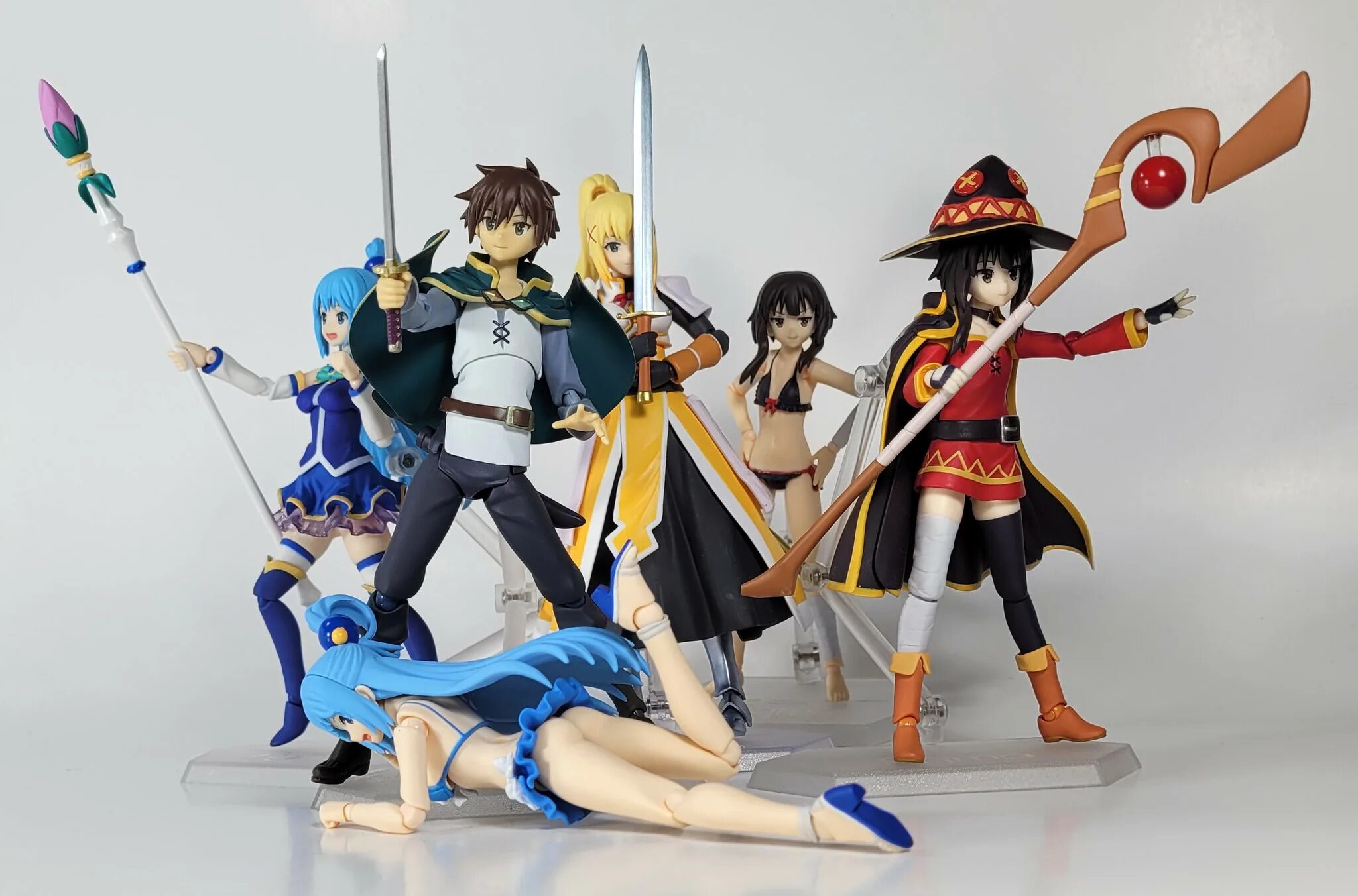 Figma border. Мегумин фигма. Фигурка фигма Аква (figma Aqua). Фигма гайд. Треугольник фигма.