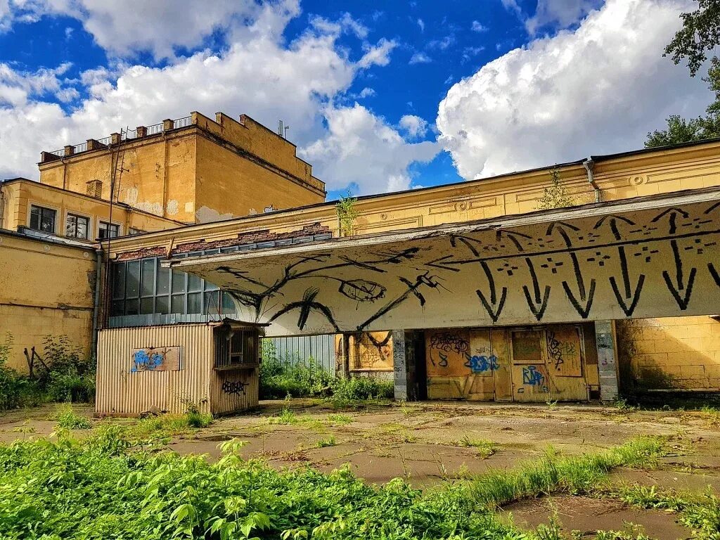 Дом серп и молот. Дк серп и молот москва. дворец культуры завода серп и молот. заброшенный дк серп и молот. дворец культуры «серп и молот» завода штамп.