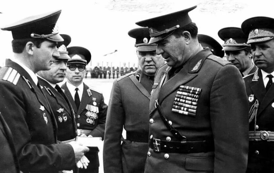 депутат маев