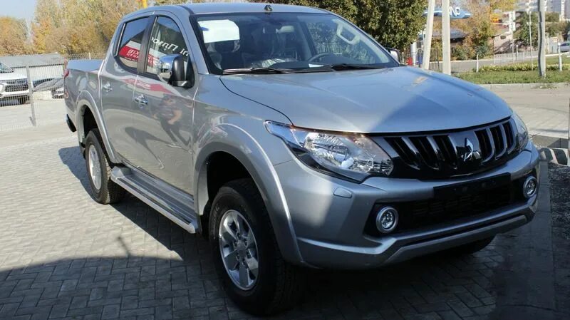 Mitsubishi l200 2.4. Митсубиси l200 2018. Мицубиси л200 2018. Митсубиси л200 2018 года.