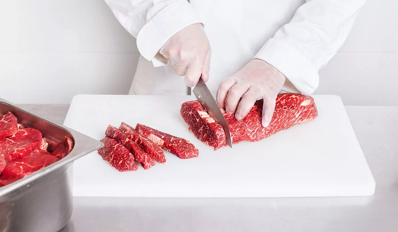 Промышленная нарезка мяса. Meat cutting