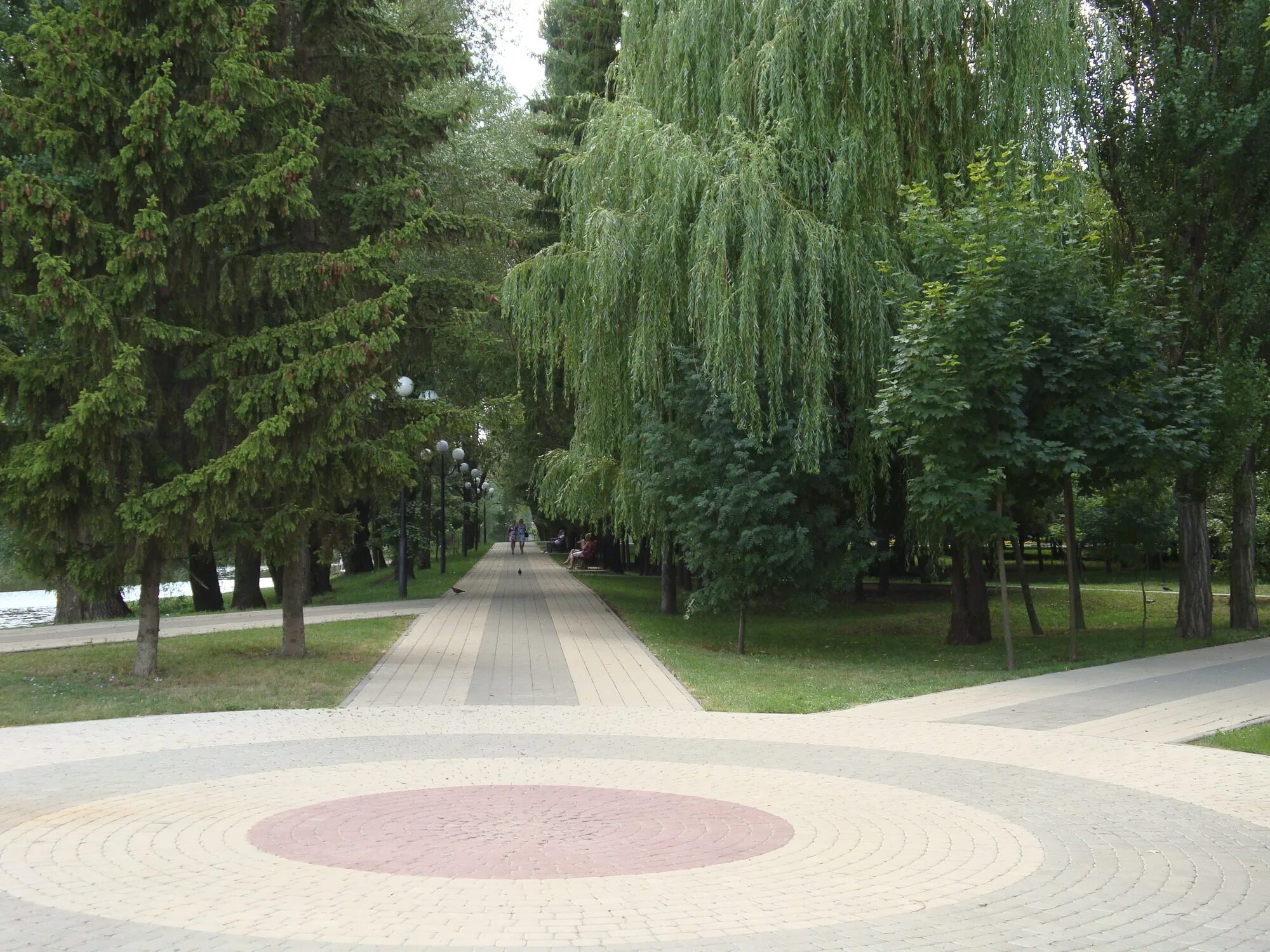 Центральный городской парк белгород. Фонтан парк победы белгород. Парк г белгород. Парк культуры белгород. Фонтан непобедимый белгород.