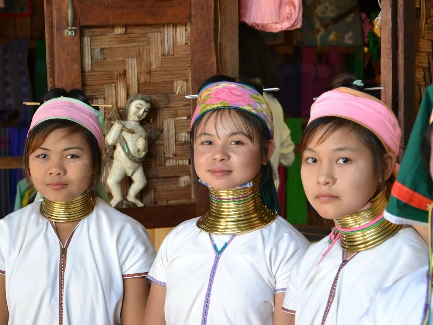 Племя Падаунг. Народ Падаунг в Бирме. Женщины Жирафы племени Падаунг. Таиланд - падаунги.