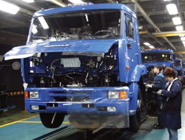 Камский автомобильный завод камаз. Автомобильный завод камаз кузов грузовика. Автозавод камаз набережные челны. Цех завода камаз набережные челны. Камаз-65951 самосвал поколение к5.