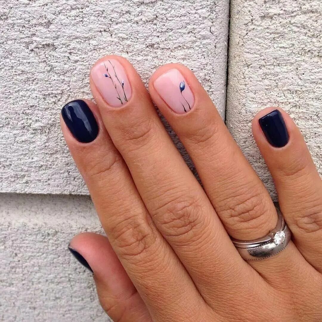 Маникюр на короткие ногти классический. Маникюр который подходит под все на короткие. Маникюр на короткие ногтт. Манек на короткие ногти. Элегантный маникюр на коротких ногтях.