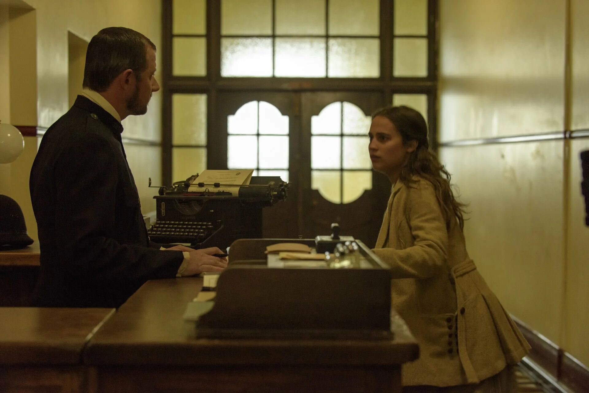 Between oceans. Between oceans. 2014 - volatile waters. An ocean between us обои для рабочего стола. The light between oceans.