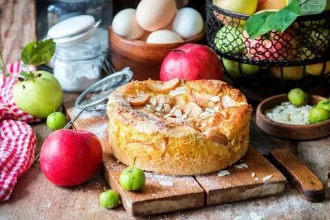 Шарлотка в форме для запекания