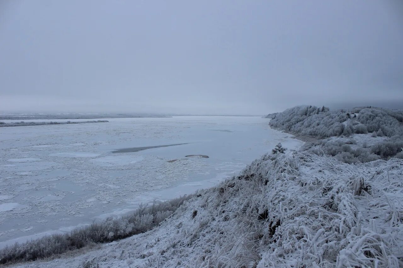 Начала ледостава. Ледостав на реке. Когда наступает ледостав. Кромка ледостава на Енисее на 1 февраля 2024г. Ледостав.